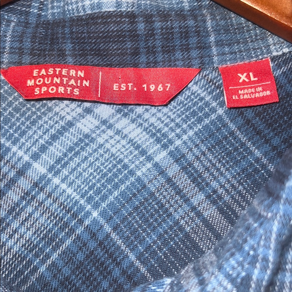Eastern Mountain Sports Navy Plaid Cotton Button Down Flannel Shirt Sz XL - Picture 2 of 6